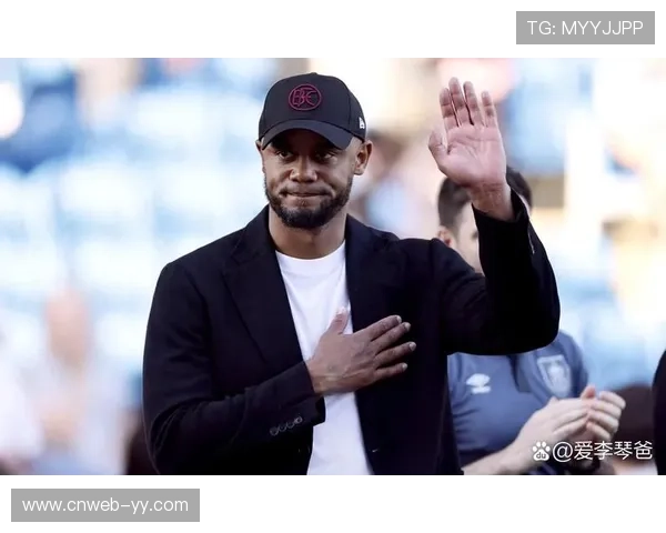 拜仁半程不败创历史最佳开局，孔帕尼执教体系初见成效。